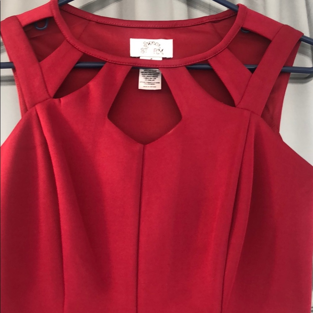 Red Dress - Picture 3 of 4